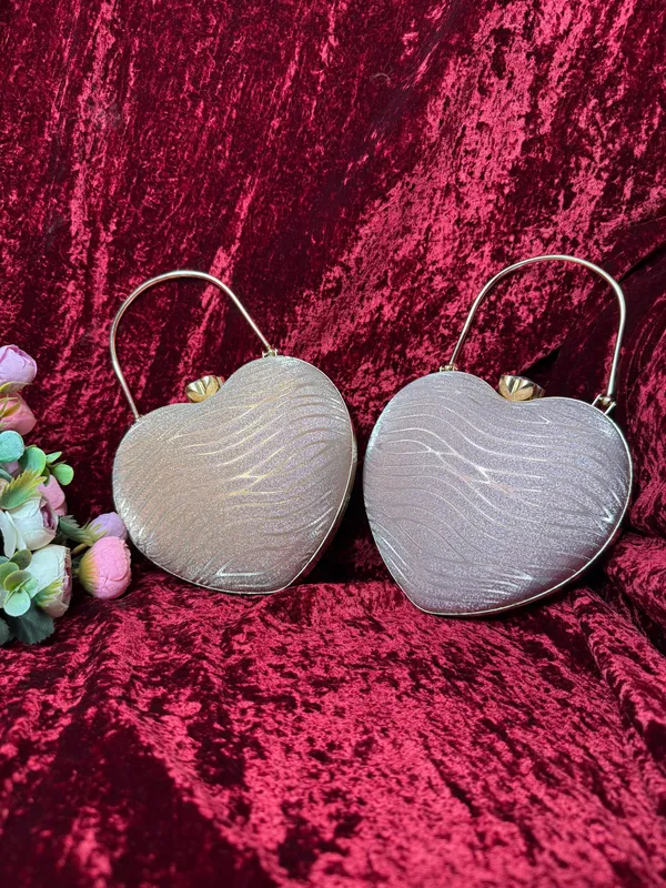 Clutch_Heart_Bag